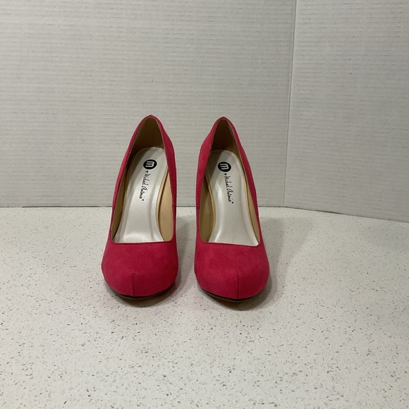 Michael Antonio Pink suede pumps. - Picture 4 of 4